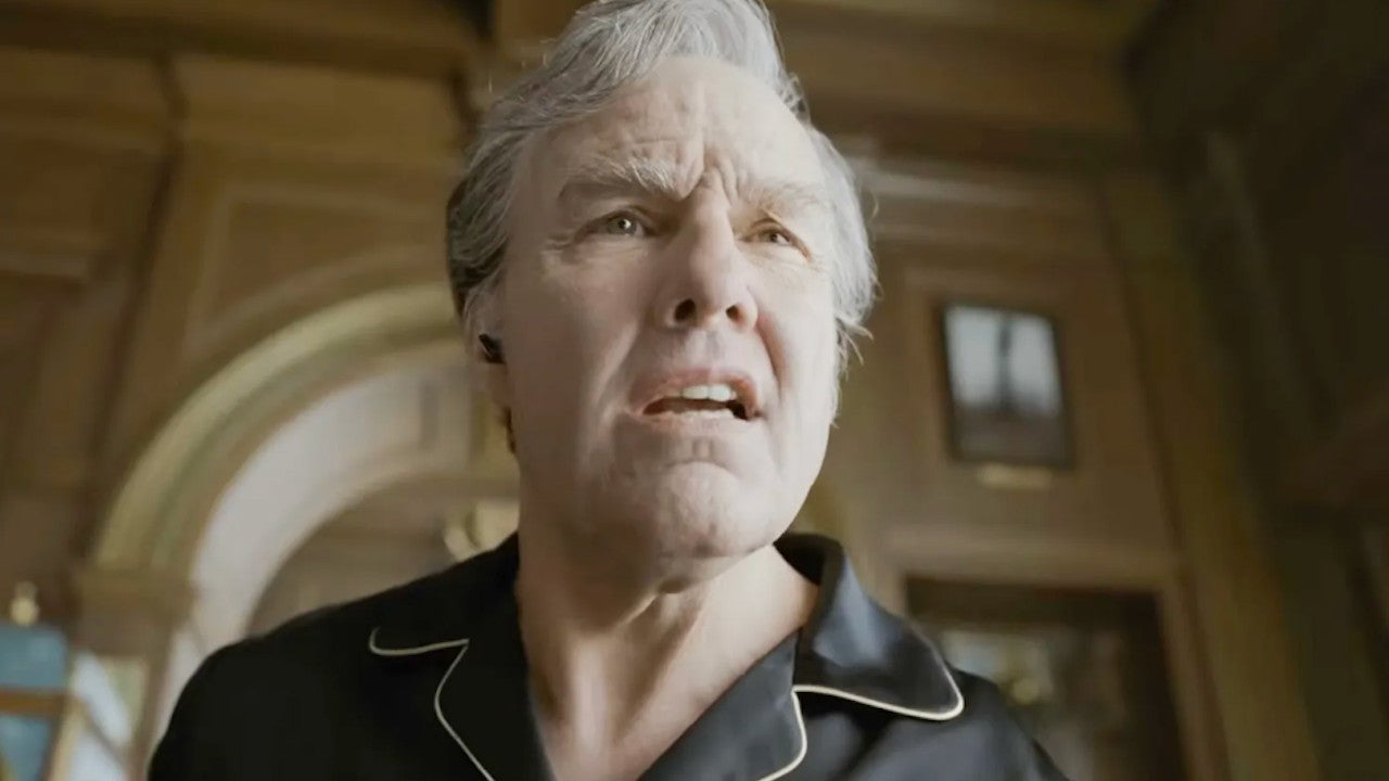 Tom Cruise as Digger Rockwell in a black shirt in Digger